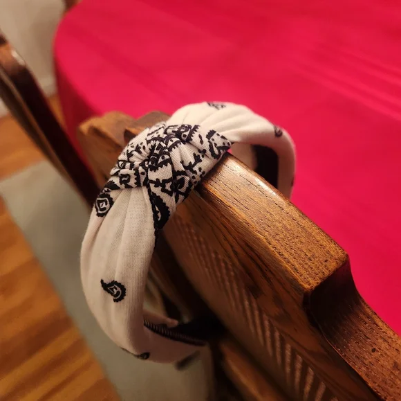 Source Unknown Black and White Knotted Headband - Picture 5 of 6